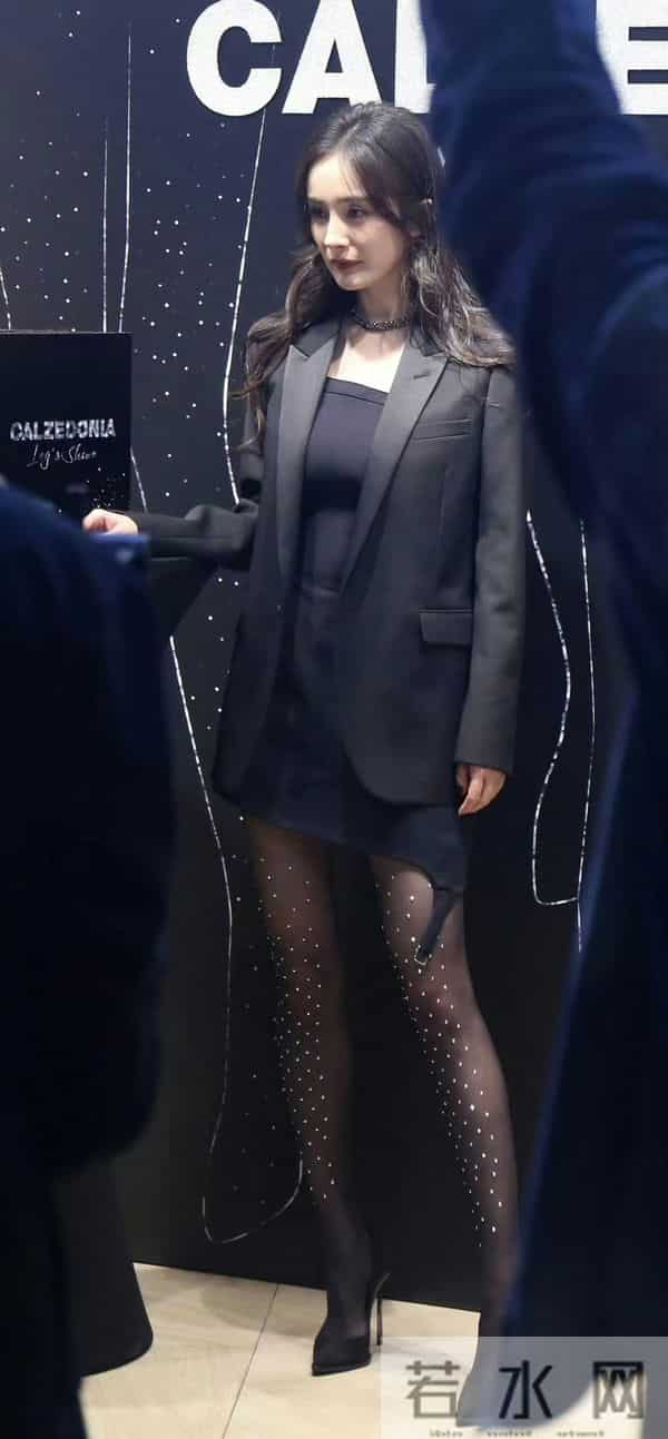 杨幂性感黑色大长腿