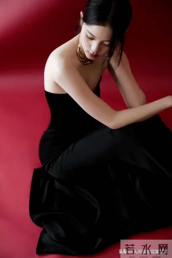 欧阳娜娜 抹胸裙太美了