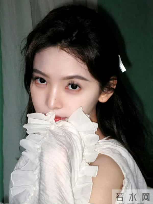 章若楠清新淡雅