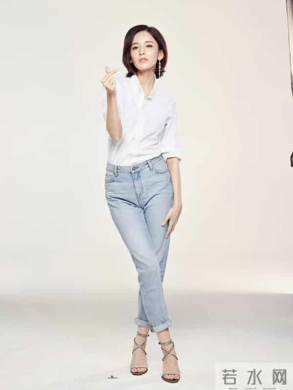 娜扎短发衬衫牛仔裤高跟鞋