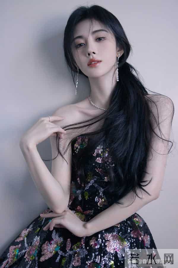 甜妹天花板 vs 四千年美女!田曦薇鞠婧祎谁更受网友喜欢?