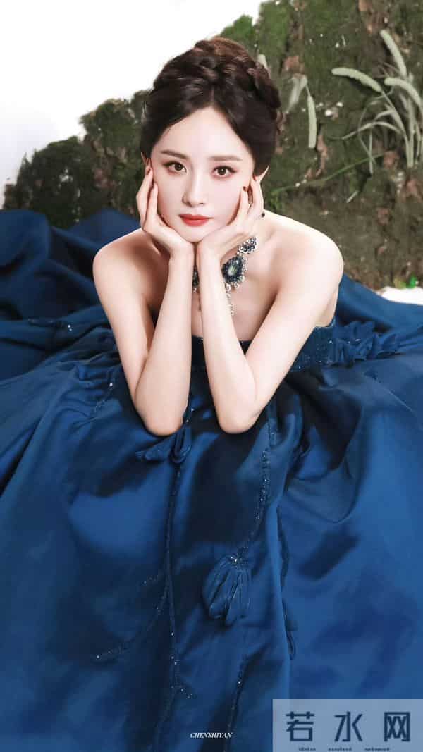 杨幂这套太美了吧,感觉贵气都要溢出屏幕了!