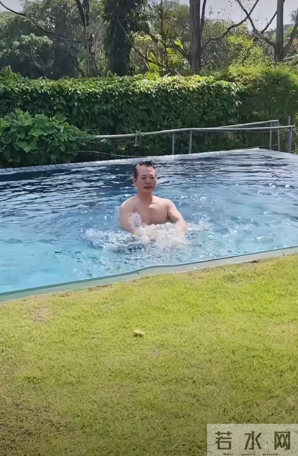 网传李连杰移植了已故少林武僧秋风的心脏！李连杰被逼脱衣自证