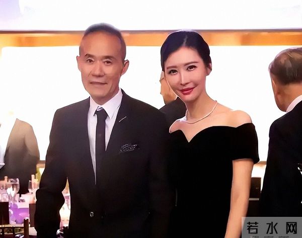 他舍弃亿万资产离弃糟糠之妻,娶30岁女星,如今成人生赢家