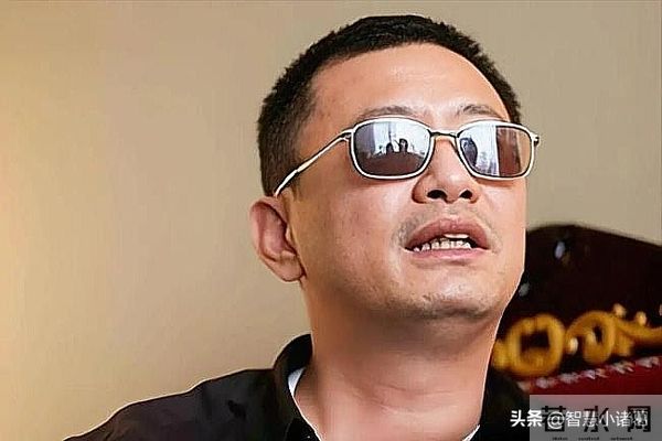 古二再曝录音实锤!王家卫“夏令营”计划被指收割年轻人剧本!