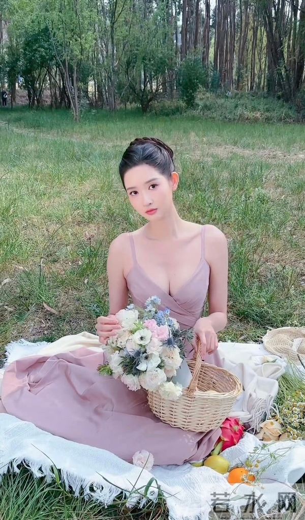 王玉雯，人面桃花具象化了～