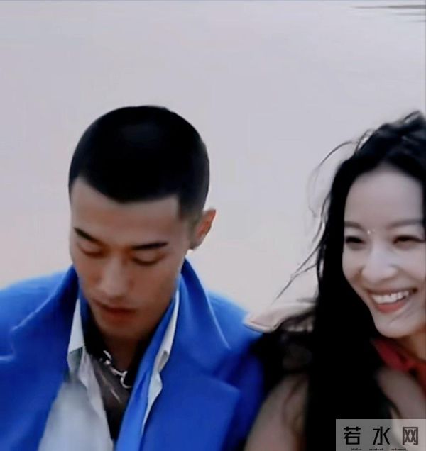 36岁倪妮和男友一起逛街被拍,俩人站一块儿,比商场广告牌还养眼