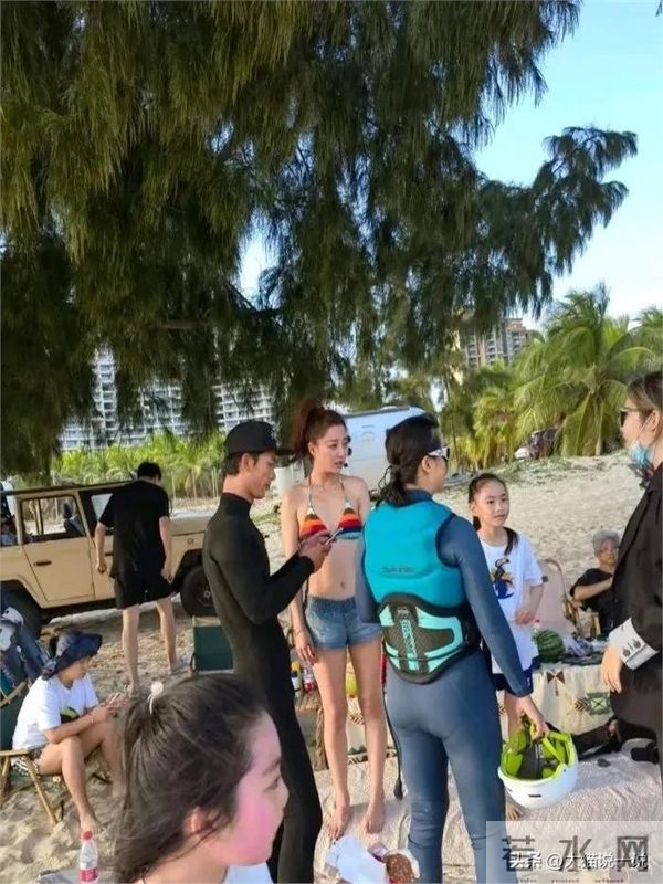 45岁殷桃近照曝光，身穿比基尼非常性感，真是越老越撩人了