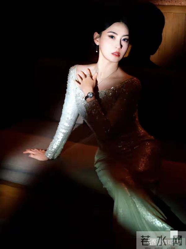 张柏芝的穿搭太绝了，40+姐姐风狠狠拿，不愧是初代港风女神！