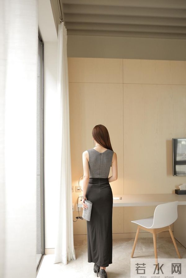 孙允珠 麻灰绞花娇小背心连衣裙