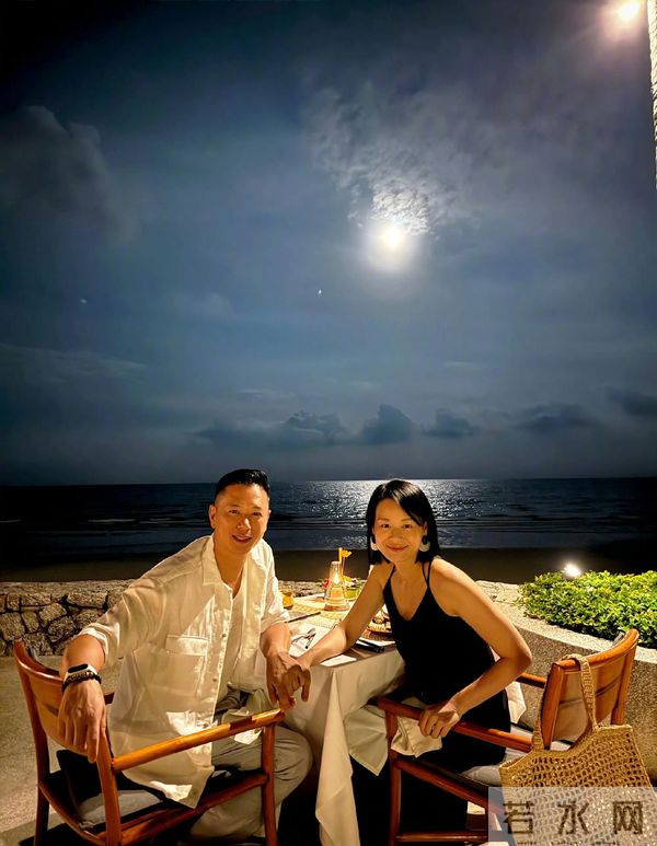 胡杏儿晒庆生美照,与李乘德甜蜜搂腰,46岁胡杏儿被宠的幸福洋溢