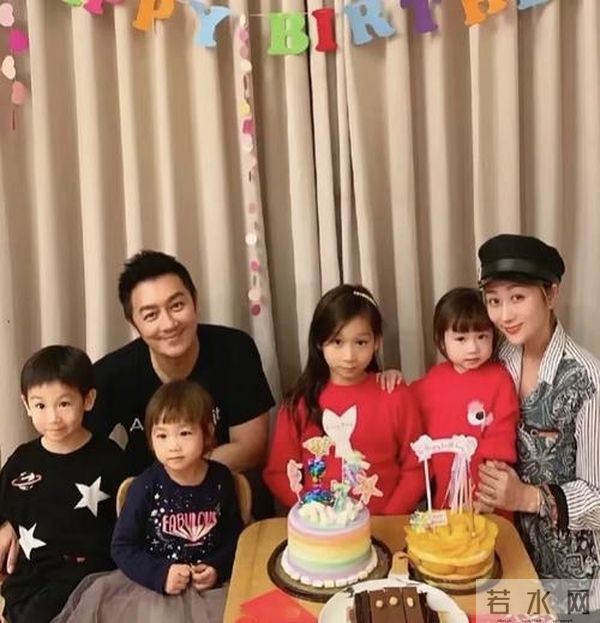 同居4年情断!佘诗曼成TVB三届视后,他却沦落拍烂片养四娃