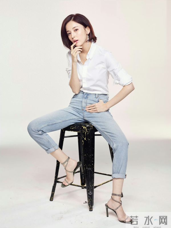 娜扎短发衬衫牛仔裤高跟鞋