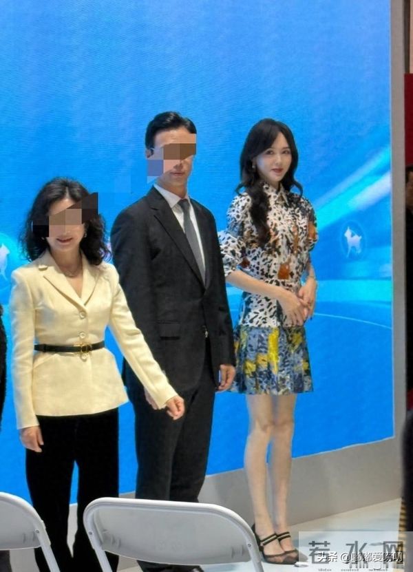 进博会见到唐嫣啦!说实话这腿有点吓到我了!她是不是都不吃饭?
