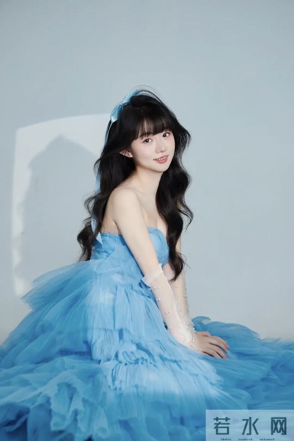 汤音璇｜梦幻蓝裙少女，甜美可爱，举手投足间尽显优雅！