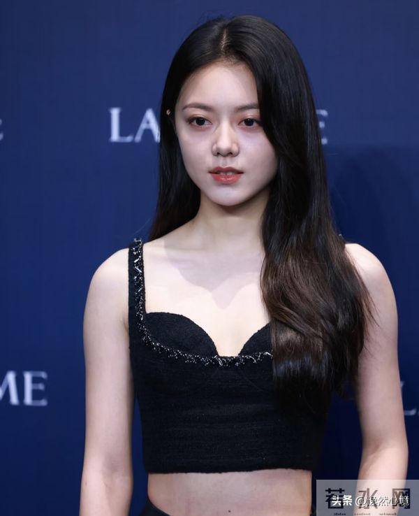 赵今麦这一套又美又飒,越来越漂亮了