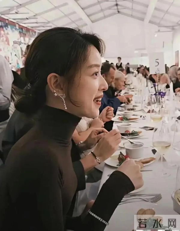 章泽天的面相也变了。