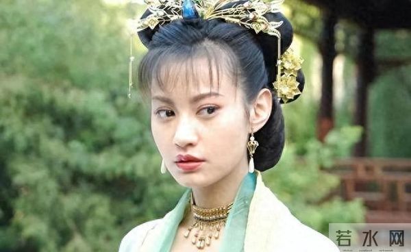 杨雪晒16岁女儿，有有完美避开爸爸普通基因，一张初恋脸好漂亮