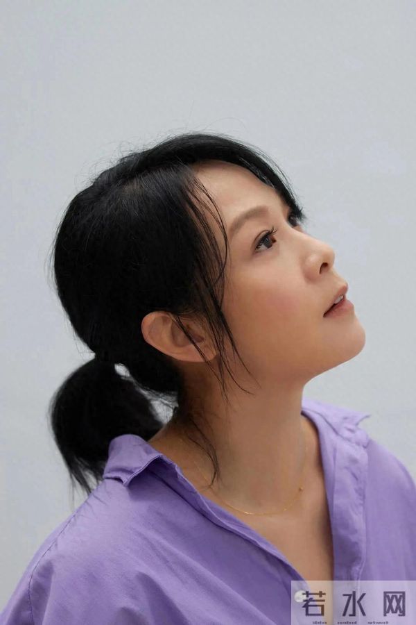 刘若英罕见透露44岁怀孕经历：试了很多办法，45岁自然受孕生下孩子，胖了19公斤，“最有勇气的事是在40岁之后决定结婚”