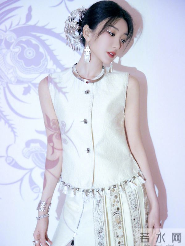 毛晓彤｜苗绣白月光，看大山深处，最美绣娘如何编织梦想！