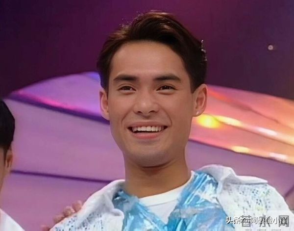 突发！香港知名男星哭着向网友求救，妻子患急性肝硬化没钱换肝？