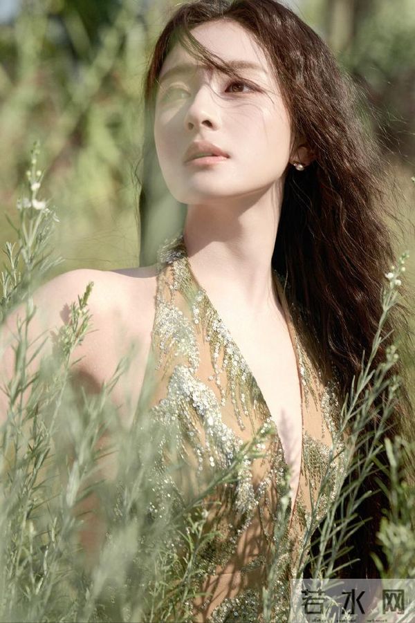 李兰迪,长开了,也长大了