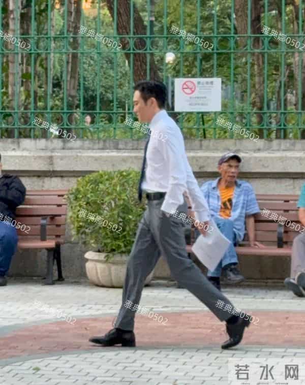 澳门偶遇张智霖拍戏,54岁的他跟39岁的高海宁搭戏像同龄人好年轻