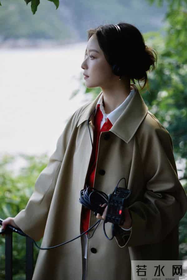 倪妮的这组大片也太会拍了!谁看了不喊一句“氛围感女王”!