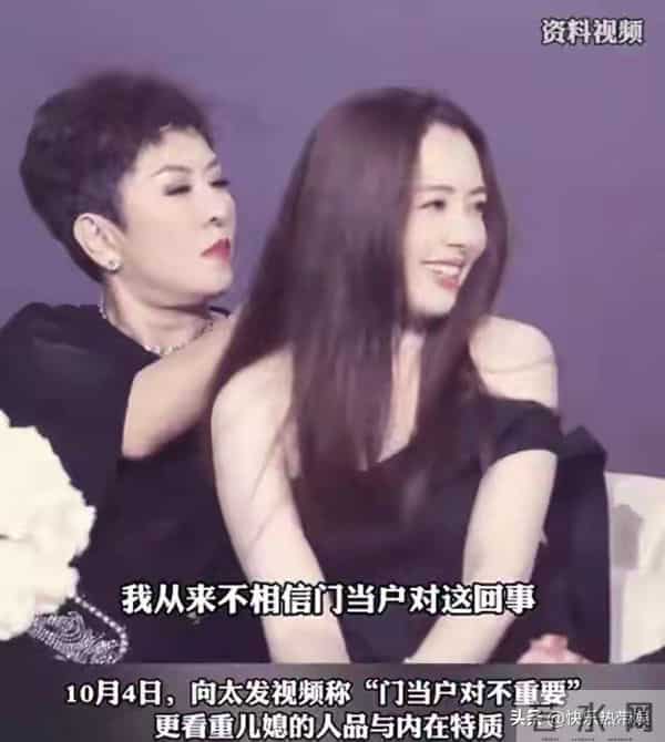 豪门脚跟已站稳,奚梦瑶陪婆婆逛街一身贵妇打扮,比郭碧婷幸福