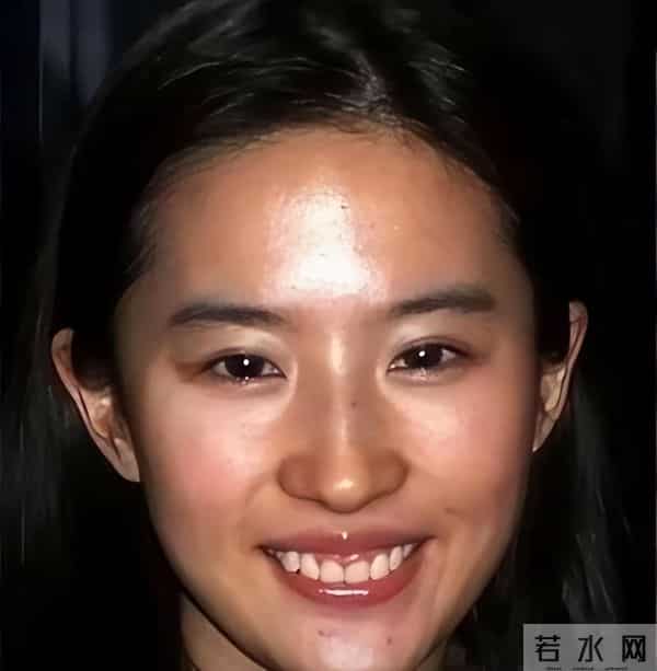 我的天！刘亦菲真人居然长这样？素颜我直接看傻了