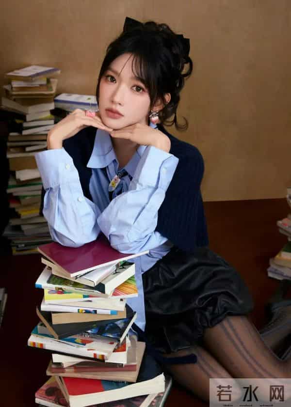 程潇黑丝新造型,越来越有味道了