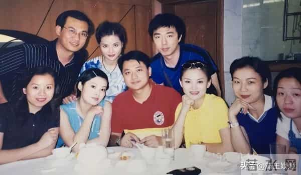 李湘回娘家,客厅大得像酒店大堂,悄咪咪的又炫了一把“富”