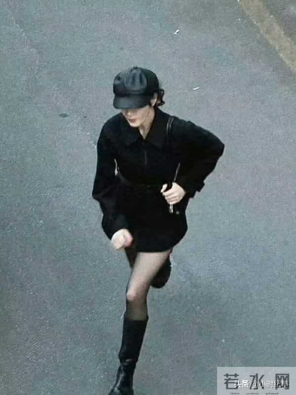 迪丽热巴｜全黑造型路透，太A了姐，这个贝雷帽造型好美