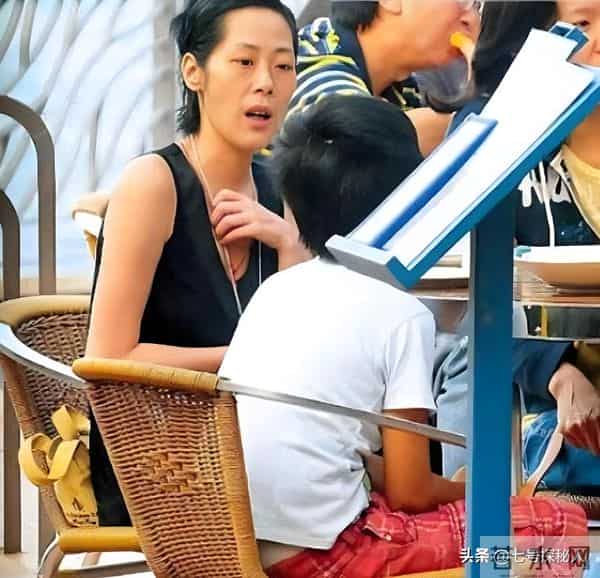 曾经的“乐坛天后”，被曝翻垃圾桶，曾力压王菲的她怎么活成这样