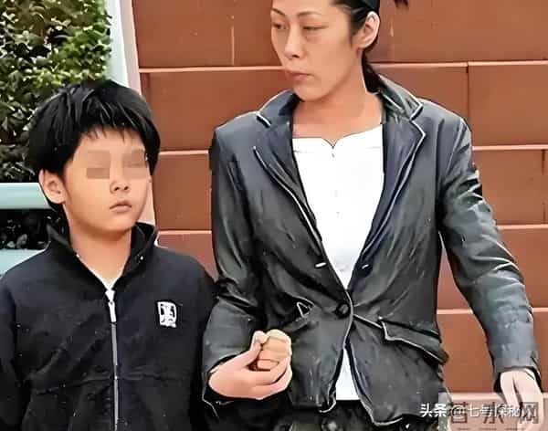 曾经的“乐坛天后”，被曝翻垃圾桶，曾力压王菲的她怎么活成这样