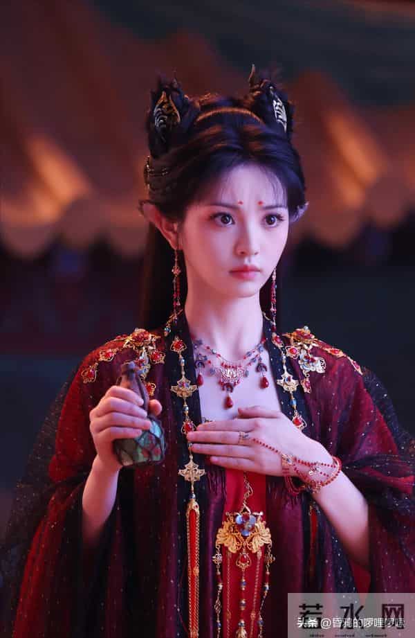 甜妹天花板 vs 四千年美女!田曦薇鞠婧祎谁更受网友喜欢?