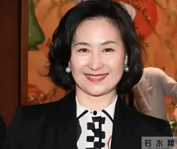 何超琼接32棒火炬,是因为陈百强去世32周年吗,两人虐恋四阶段