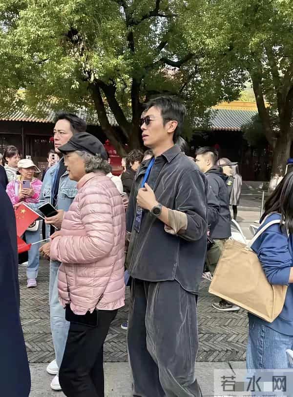 老天呐,差点没认出来!哎,心中的男神也老了