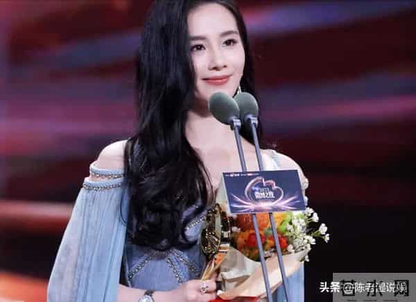 离婚4年，冯绍峰因颜值回春登上热搜，赵丽颖后悔了没？