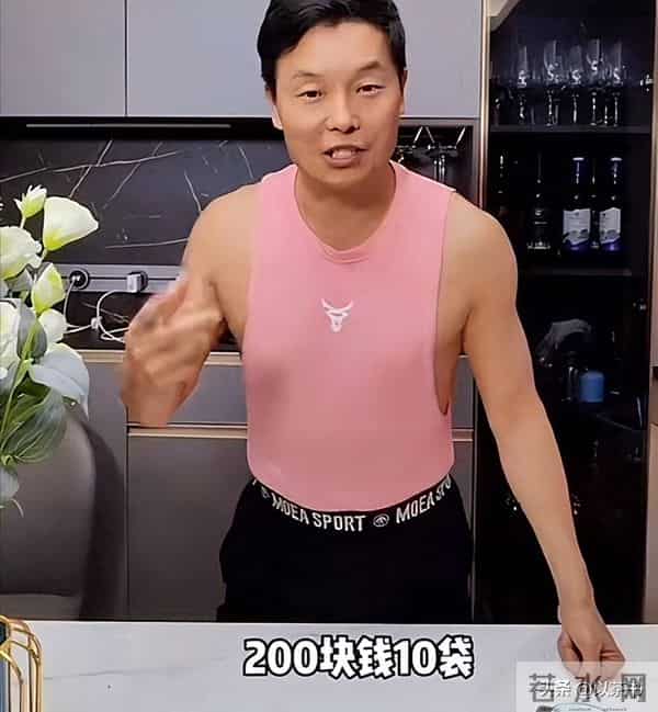 68岁曲协副主席:师从李金斗,二婚娶小30岁洋妻,生俩混血女儿