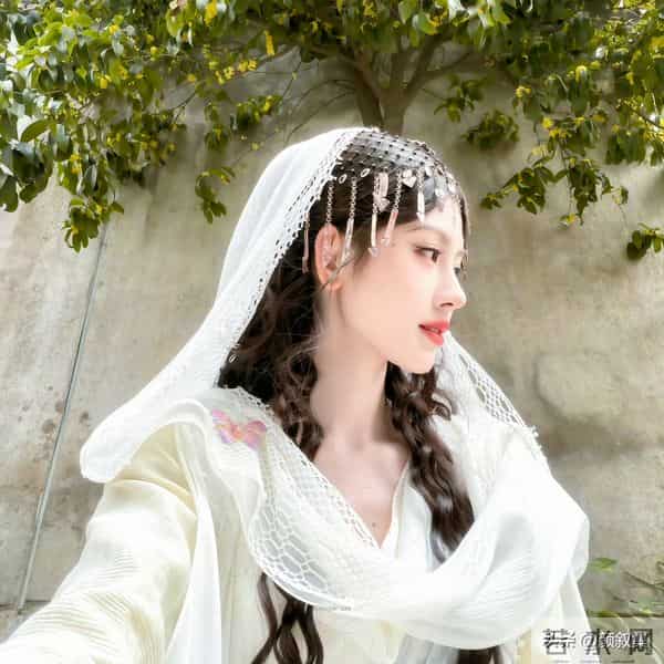 鞠婧祎这组造型美成仙女啦!