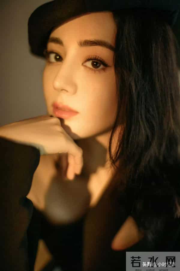 迪丽热巴｜全黑造型路透，太A了姐，这个贝雷帽造型好美