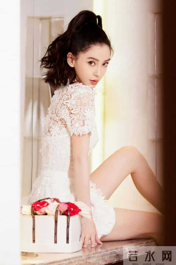 杨颖angelababy 白色蕾丝短裙,人漂亮腿好看