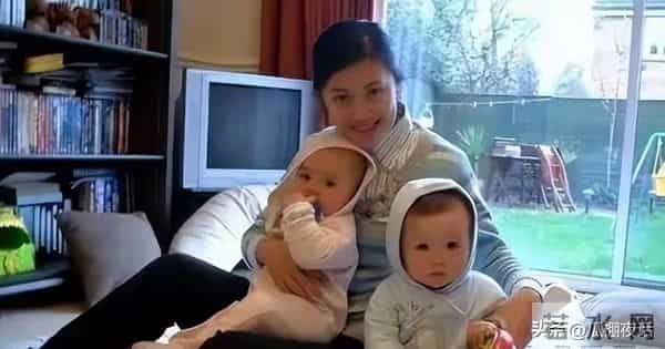 前央视主持人为爱情放弃国籍,走投无路回国,如今她过的怎样了