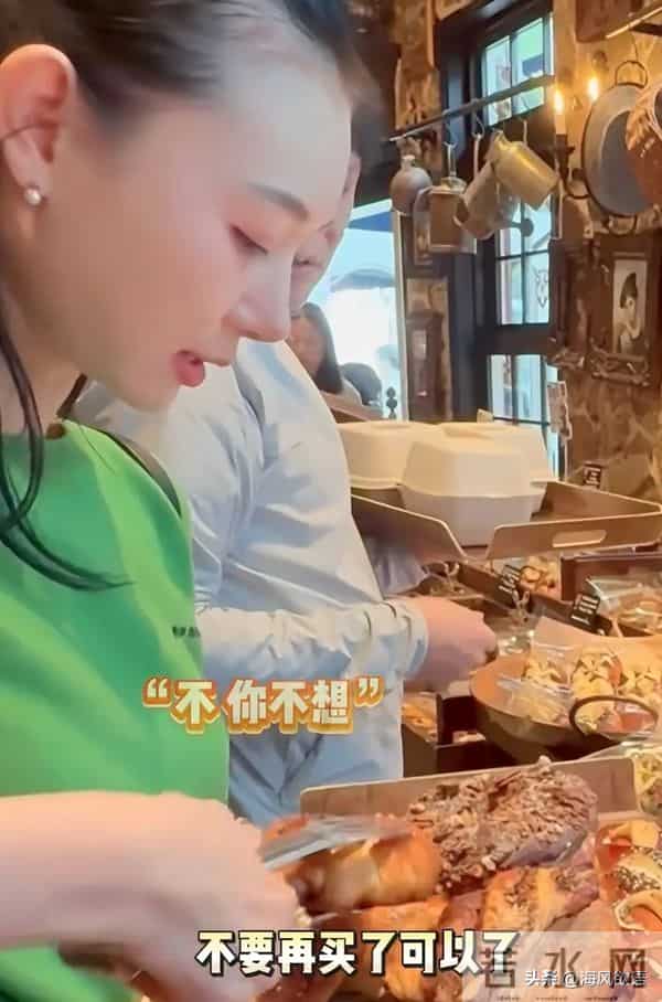 范志毅带娇妻立冬逛街,面包店扫货遭老婆当场拿捏,被误认成父女