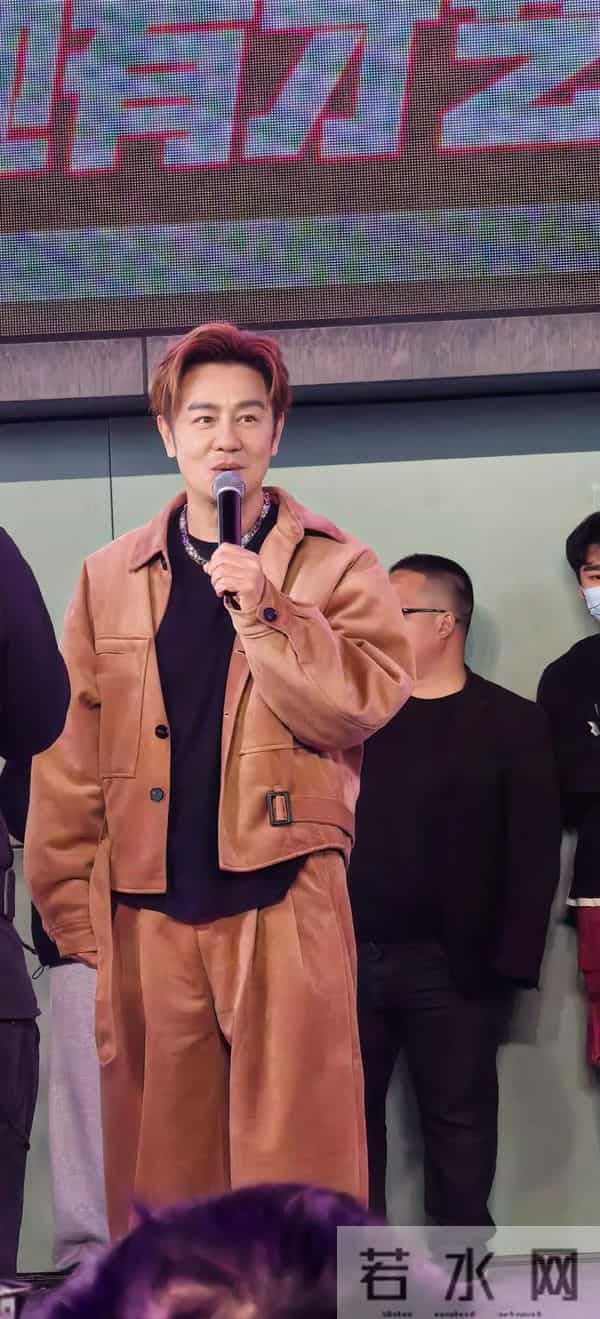 同居4年情断!佘诗曼成TVB三届视后,他却沦落拍烂片养四娃