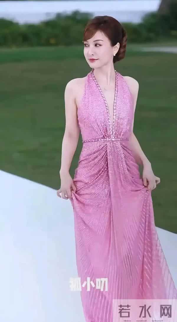 吴昕这容整得好成功 起码年轻了20岁 娇美红润的圆脸 美得像换了个人