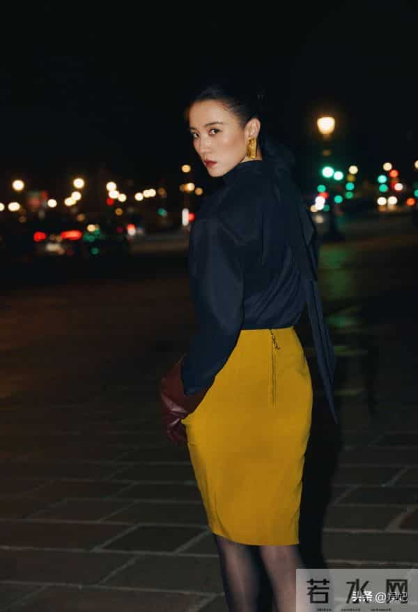 宋佳阿姨身穿黑丝袜,脚踩高跟真有韵味