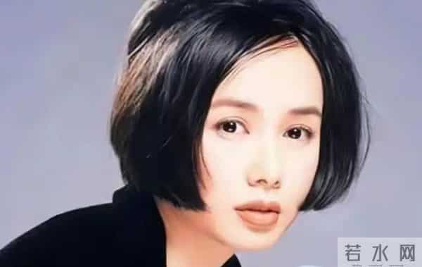 蒋雯丽59岁英国低调生活曝光：昔日女神瘦老憔悴，岁月不饶人