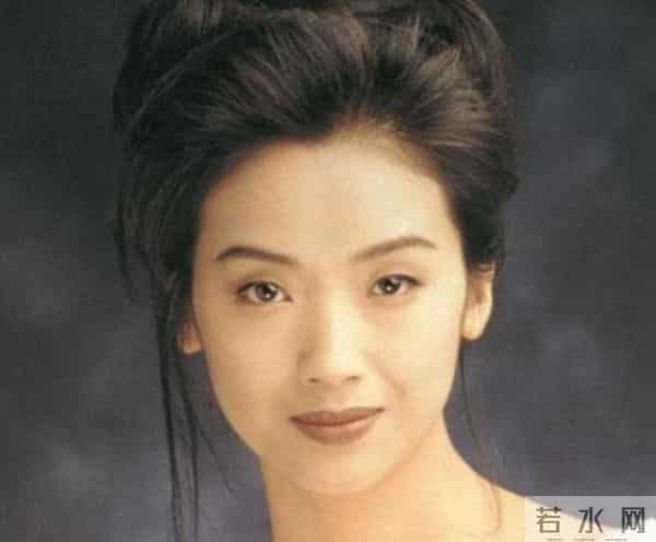 她是香港第一美女，拒绝刘德华求婚后，如今成路人美貌依旧！